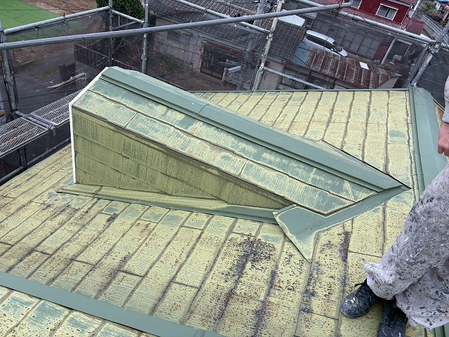 複雑な形の屋根写真裏側